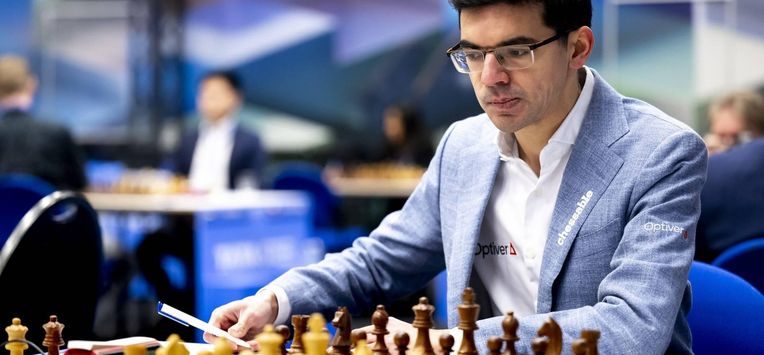 WIJK AAN ZEE - Anish Giri (Nederland) speelt tegen Dommaraju Gukesh (India) zijn eerste schaakronde, op de eerste dag van het schaaktoernooi Tata Steel Chess. Nederlandse schakers uit verschillende landen doen een gooi naar de titel in het toernooi. ANP FRANK VAN BEEK