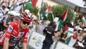 epa12359613 Overall leader, Danish rider Jonas Vingegaard of Team Visma-Lease a Bike rides in front of demonstrators with Palestine flags during the 15th stage of the Spanish Cycling Vuelta in Vegadeo, Asturias, Spain, 07 September 2025. The 15th stage is a 167,8km-long race from Vegadeo (Asturias) to Monforte de Lemos (Lugo).  EPA/Javier Lizon