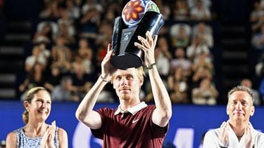 Canada's Denis Shapovalov celebrates with his trophy after defeating US' Aleksandar Kovacevic during the Mexico ATP Open men's singles tennis final match at the Cabo Sports Complex in Los Cabos, Baja California, Mexico, on July 19, 2025. 
Alfredo ESTRELLA / AFP