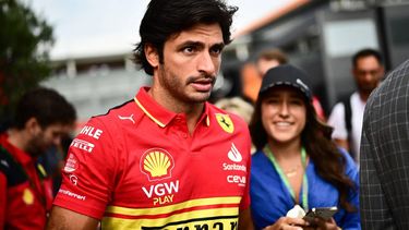 2023-09-02 10:25:52 Ferrari's Spanish driver Carlos Sainz Jr arrives prior to the third practice session, ahead of the Italian Formula One Grand Prix at Autodromo Nazionale Monza circuit, in Monza on September 2, 2023. 
Marco BERTORELLO / AFP