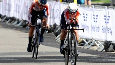 2023-08-08 15:42:10 epa10790728 Cyclists of team Netherlands compete in the Team Time Trial Mixed Relay of the Road Cycling events at the UCI Cycling World Championships 2023 in Glasgow, Britain, 08 August 2023.  EPA/ROBERT PERRY