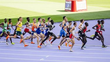 PARIJS - Mike Foppen in actie op de 5000 meter (mannen) tijdens de olympische atletiekwedstrijden. ANP IRIS VAN DEN BROEK