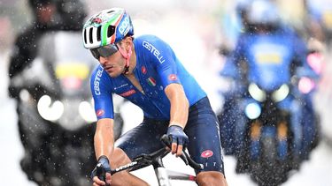 Italy's Alberto Bettiol takes part in the men's Elite Road Race at the Cycling World Championships in Edinburgh, Scotland on August 6, 2023. 
Oli SCARFF / AFP