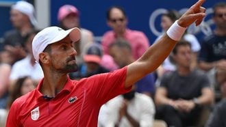 epa11525156 Novak Djokovic of Serbia reacts during the Men Singles gold medal match against Carlos Alcaraz of Spain, of the Tennis competitions in the Paris 2024 Olympic Games, at the Roland Garros in Paris, France, 04 August 2024.  EPA/CAROLINE BLUMBERG