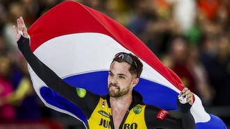 HEERENVEEN - Kampioen Chris Huizinga juicht na de 10.0000 meter tijdens de slotdag van het NK Allround schaatsen in het Thialf stadion in Heerenveen. ANP VINCENT JANNINK