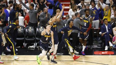 2023-06-09 23:05:41 epa10682738 Denver Nuggets players react after a Miami Heat time-out during the second half of game four of the NBA Finals between the Denver Nuggets and Miami Heat at Kaseya Center in Miami, Florida, USA, 09 June 2023.  EPA/RHONA WISE SHUTTERSTOCK OUT