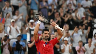 Serbia's Novak Djokovic celebrates after his win over Greece's Stefanos Tsitsipas in their men's singles quarter-final tennis match on Court Philippe-Chatrier at the Roland-Garros Stadium during the Paris 2024 Olympic Games, in Paris on August 1, 2024.  
PATRICIA DE MELO MOREIRA / AFP