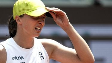 Poland's Iga Swiatek reacts during the women's singles match against US' Danielle Collins of the WTA Rome Open tennis tournament at Foro Italico in Rome on May 10, 2025.  
MARCO BERTORELLO / AFP