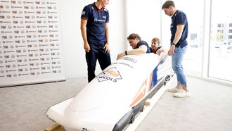BREDA - Bobsleers tijdens de presentatie van Team NewCold. ANP BAS CZERWINSKI