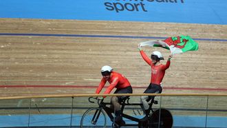 2022-07-31 16:50:47 Wales' James Ball (R) and pilot Matthew Rotherman celebrate after winning in the men's para-sport sprint B tandem final cycling event on day three of the Commonwealth Games, at the Lee Valley VeloPark in east London, on July 31, 2022. 
ADRIAN DENNIS / AFP