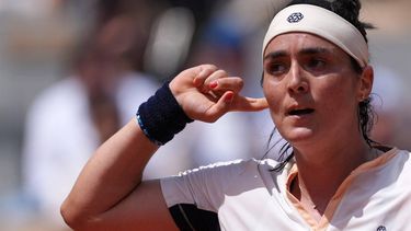 Tunisia's Ons Jabeur gestures during her women's singles quarter final match against US Coco Gauff on Court Philippe-Chatrier on day ten of the French Open tennis tournament at the Roland Garros Complex in Paris on June 4, 2024. 
Dimitar DILKOFF / AFP