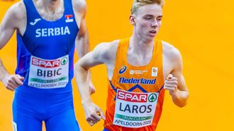 APELDOORN - Niels Laros tijdens de 3000 meter op de derde dag van het EK Indoor atletiek in Omnisport Apeldoorn. ANP IRIS VAN DEN BROEK