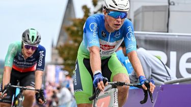 Alpecin-Premier Tech Belgian rider Jasper Philipsen (R) crosses the finish line at stage three of the 'Renewi Tour' multi-stage cycling race, from Celles to Geraardsbergen (182 km) on  August 21, 2026. 
DAVID PINTENS / Belga / AFP