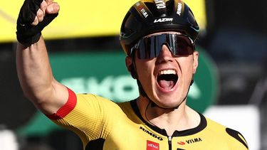 2023-03-09 15:52:22 Jumbo-Visma's Dutch rider Olav Kooij celebrates as he crosses the finish line to win the 5th stage's of the 81st Paris - Nice cycling race, 212,5 km between Saint-Symphorien-sur-Coise and Saint-Paul-Trois-Chateaux, on March 9, 2023. 
Anne-Christine POUJOULAT / AFP