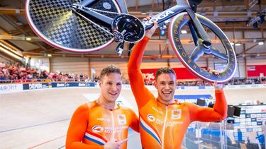 BALLERUP - Harrie Lavreysen wint de sprint finale op de vierde dag van het WK baanwielrennen in de Ballerup Super Arena. ANP IRIS VAN DEN BROEK