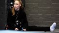 ROTTERDAM - Eythora Thorsdottir in het gips tijdens de Olympische kwalificatiewedstrijd op het NK turnen in Ahoy Rotterdam. De turnster raakte vlak voor het toernooi geblesseerd tijdens een training en ziet daarmee haar Olympische droom vervliegen. ANP IRIS VAN DEN BROEK