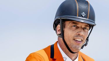 VERSAILLES - Springruiter Harrie Smolders met paard Uricas vd Kattevennen tijdens de team finale op de Olympische Spelen. ANP REMKO DE WAAL