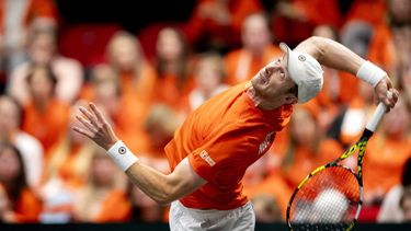 GRONINGEN - Botic van de Zandschulp van Nederland op de tweede dag van het Daviscup Qualifiers duel tussen Nederland en Zwitserland in Martiniplaza. De winnaar van de ontmoeting plaatst zich voor groepsfase van de Daviscup Final. ANP SANDER KONING