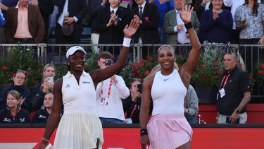 epa13027066 US tennis player Serena Williams (R) celebrates with Victoria Mboko (L) of Canada after winning their doubles match against Nicole Melichar-Martinez of the US and Erin Routliffe of New Zealand at the HSBC Tennis Championships at Queens Club in London, Britain, 09 June 2026.  EPA/ANDY RAIN