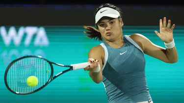 epaselect epa11901248 Emma Raducanu of Britain in action during her first round match against Maria Sakkari of Greece Dubai Tennis Championships in Dubai, United Arab Emirates, 16 February 2025.  EPA/ALI HAIDER