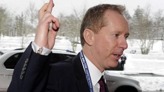 England 2018 bid Chief Executive Andy Anson crosses his fingers as he arrives at the FIFA headquarters on December 2, 2010 in Zurich for the 2018 FIFA World Cup England bid final presentation. The FIFA executive committee will make football history in Zurich when it names the host countries for the World Cups of 2018 and 2022. England, Russia and joint bids from Spain/Portugal and Netherlands/Belgium contest the right to host the 2018 finals.  AFP PHOTO / PHILIPPE DESMAZES
PHILIPPE DESMAZES / AFP
