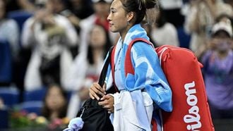 China’s Zheng Qinwen leaves the court after retiring against Czech Republic’s Linda Noskova during their women’s singles match at the China Open tennis tournament in Beijing on September 29, 2025. 
Pedro PARDO / AFP