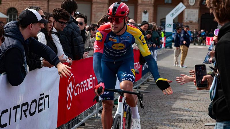 epa12821190 Jonathan Milan of the Lidl - Trek team before the start of the seventh stage of the Tirreno–Adriatico, from Civitanova Marche to San Benedetto del Tronto, an 142 km, of the 61st edition of the Tirreno-Adriatico in Civitanova Marche, Italy, 15 March 2026.  EPA/ROBERTO BETTINI