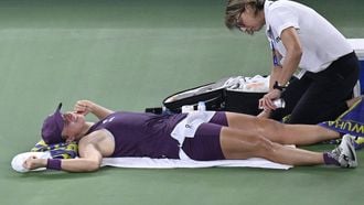 Poland’s Iga Swiatek receives medical treatment during her women's singles semi-final match against Poland’s Maja Chwalinska at the Wuhan Open tennis tournament in Wuhan, China's Hubei province on October 17, 2026. 
WANG Zhao / AFP