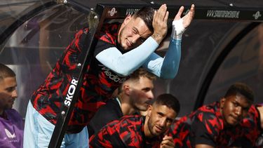 ROTTERDAM - Feyenoord keeper Justin Bijlow bedankt het publiek tijdens de Nederlandse Eredivisie wedstrijd tussen Sparta Rotterdam en Feyenoord in Sparta Stadion Het Kasteel op 25 augustus 2024 in Rotterdam, Nederland. ANP MAURICE VAN STEEN