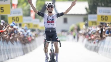 epa12183491 Portuguese rider Joao Almeida of UAE Team Emirates wins the fourth stage of the Tour de Suisse cycling race, over 193.2 km from Heiden to Piuro, Italy, 18 June 2025.  EPA/GIAN EHRENZELLER