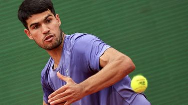 Spain's Carlos Alcaraz eyes the ball as he plays against Spain's Alejandro Davidovich Fokina during the Monte Carlo ATP Masters Series Tournament semi-final tennis match at the Monte Carlo Country Club in Roquebrune-Cap-Martin on April 12, 2025. 
Valery HACHE / AFP
