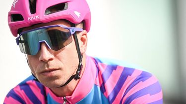 Unibet Rose Rockets' Dutch rider Dylan Groenewegen arrives for the start of the 'Bredene Koksijde Classic' one day cycling race, 203.4 km from Bredene to Koksijde, on March 20, 2026. 
ELIAS ROM / Belga / AFP
