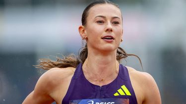 HENGELO - Nadine Visser in actie op de finale 400m horden, op de tweede en laatste dag van het NK atletiek  in het Fanny Blankers Koen Stadion. IRIS VAN DEN BROEK / ANP