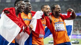 TOKIO - (l-r) Taymir Burnet, Elvis Afrifa, Xavi Mo-Ajok, Nsikak Ekpo tijdens de finale van de 4x100 meter estafette voor mannen tijdens de WK atletiek in het Japan National Stadium. ANP ROBIN VAN LONKHUIJSEN