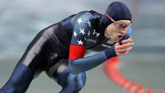 epa11735893 Jordan Stolz of the US competes at the 1000m men of the ISU Speed Skating World Cup in Nagano, central Japan, 23 November 2024.  EPA/JIJI PRESS JAPAN OUT EDITORIAL USE ONLY