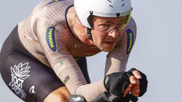 EMMEN - Elmar Reinders in actie tijdens het NK tijdrijden. Bij de Nederlandse kampioenschappen wielrennen is vanwege het coronavirus geen publiek welkom. ANP VINCENT JANNINK