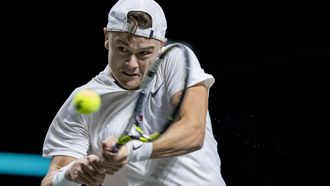 ROTTERDAM - Holger Rune (DEN) in actie tegen Roman Safiullin (RUS) op de derde dag van het tennistoernooi ABN AMRO Open in Ahoy. ANP SANDER KONING
