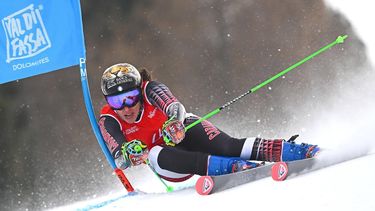 epa12007760 Italian skier Federica Brignone in action before her fall in the women's giant slalom race at the Italian Championships in Val di Fassa, Italy, 03 April 2025. Brignone suffered a multi-fragmentary compound fracture of the tibial plateau and the head of the fibula in her left leg.  EPA/ELVIS GP PIAZZI/SOLERO