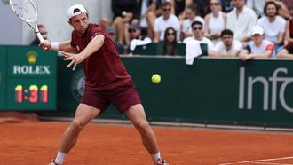 Netherlands' Tallon Griekspoor plays a forehand return to US Ethan Quinn during their men's singles match on day 7 of the French Open tennis tournament at the Roland-Garros Complex in Paris on May 31, 2025. 
ALAIN JOCARD / AFP