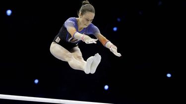 epa13171699 Naomi Visser of Netherlands competes during the Apparatus Final Seniors Uneven bars at the 36th European Women's Artistic Gymnastics Championships in Zagreb, Croatia, 15 August 2026.  EPA/ANTONIO BAT