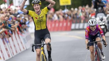 epa11593071 The winner of the stage Riejanne Markus from the Netherlands of Team Visma | Lease a Bike, left, celebrates as she crosses the finish line past Niamh Fisher-Black from New Zealand of Team SD Worx, right, during the third and last stage, a 144,2 km race around Morges at the 3rd Tour de Romandie Feminin UCI Women's World Tour cycling race in Morges, Switzerland, 08 September 2024.  EPA/JEAN-CHRISTOPHE BOTT