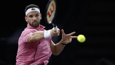 epa11696575 Grigor Dimitrov of Bulgaria in action during his quarter-finals match against Karen Khachanov of Russia at the ATP Paris Masters tennis tournament in Paris, France, 01 November 2024.  EPA/YOAN VALAT