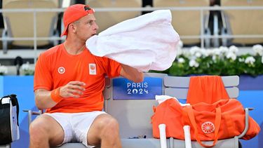 Netherlands' Tallon Griekspoor sits in his chair during a break in play against Spain's Carlos Alcaraz during their men's singles second round tennis match on Court Philippe-Chatrier at the Roland-Garros Stadium at the Paris 2024 Olympic Games, in Paris on July 29, 2024.  
Martin  BERNETTI / AFP