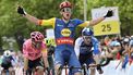 epa11404115 Lidl-Trek rider Thibau Nys from Belgium wins  the third stage of the 87th Tour de Suisse, a 161.7 km cycling race from Steinmaur to Rueschlikon, Switzerland, 11 June 2024.  EPA/GIAN EHRENZELLER