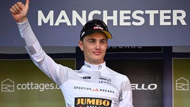 2023-09-03 17:15:21 Jumbo-Visma's Dutch rider Olav Kooij celebrates on the podium after winning the opening stage of the Tour of Britain cycle race in Manchester, north west England on September 3, 2023 
Oli SCARFF / AFP
