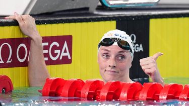 Netherlands' Marrit Steenbergen celebrates after winning  the final of the women's 100m freestyle swimming event during the LEN European Aquatics Championships at the Olympic Aquatic Centre in Saint-Denis, northern suburbs of Paris, on August 11, 2026. 
SEBASTIEN BOZON / AFP