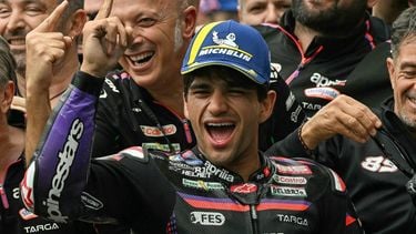 Aprilia Racing's Spanish rider Jorge Martin celebrates with his team in parc ferme after winning the Moto GP Grand Prix of France at Le Mans, northwestern France, on May 10, 2026. 
Loic VENANCE / AFP