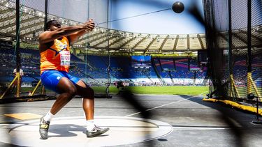 ROME - Denzel Comenentia in actie op het onderdeel kogelslingeren op de tweede dag van de Europese kampioenschappen atletiek. ANP IRIS VAN DEN BROEK