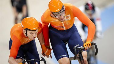 SAINT-QUENTIN-EN-YVELINES - Yoeri Havik en Jan Willem van Schip tijdens de madison finale (m) bij het baanwielrennen in het Velodrome op de Olympische Spelen. ANP REMKO DE WAAL