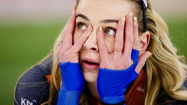 HAMAR - Joy Beune (Nederland) reageert na het winnen van de 1500 meter vrouwen op de laatste dag van het WK afstanden in het Noorse Hamar. ANP SEM VAN DER WAL